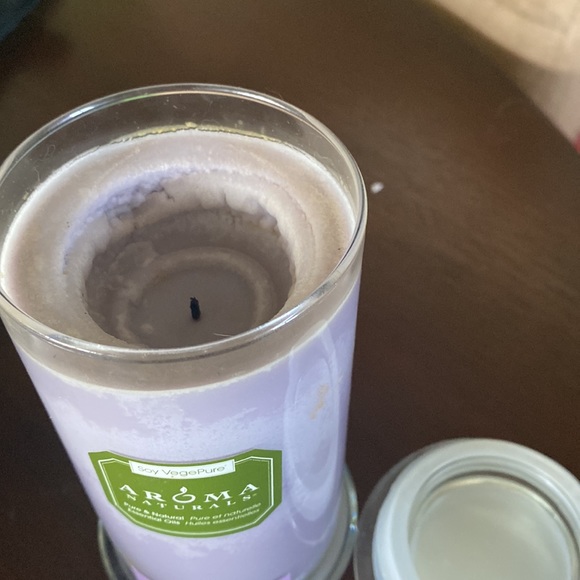 Beautiful Aroma candle with lid - Picture 2 of 4